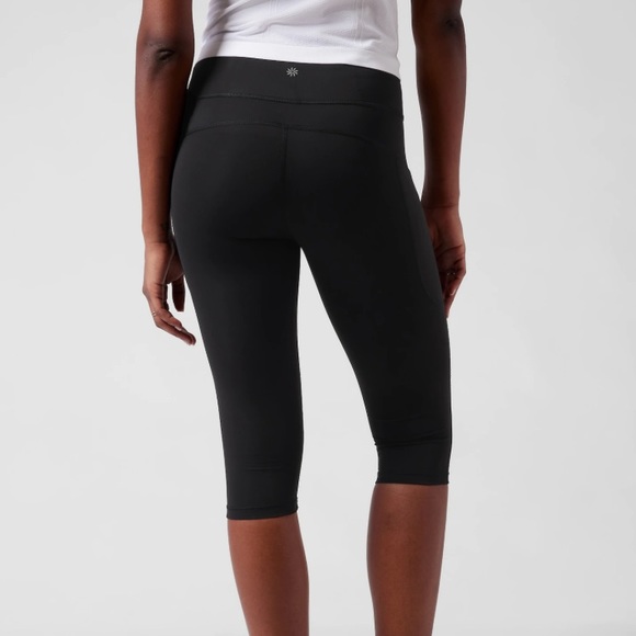 Athleta Ultimate Stash Pocket Crop Leggings in black s - Picture 2 of 8